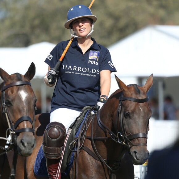 Zara Phillips a participé à un match de polo sponsorisé par Magic Millions sur la Gold Coast en Australie le 8 janvier 2017, deux semaines après la révélation de sa fausse couche alors qu'elle était enceinte de son second enfant avec Mike Tindall. Au cours de la rencontre, elle a été victime d'une chute, heureusement sans gravité.