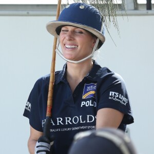 Zara Phillips a participé à un match de polo sponsorisé par Magic Millions sur la Gold Coast en Australie le 8 janvier 2017, deux semaines après la révélation de sa fausse couche alors qu'elle était enceinte de son second enfant avec Mike Tindall. Au cours de la rencontre, elle a été victime d'une chute, heureusement sans gravité.