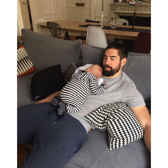 Nikola Karabatic pose avec son fils Alek sur Instagram.