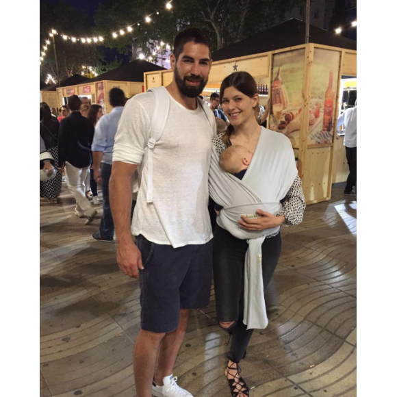 Nikola Karabatic pose avec son fils Alek et sa compagne Géraldine sur Instagram.