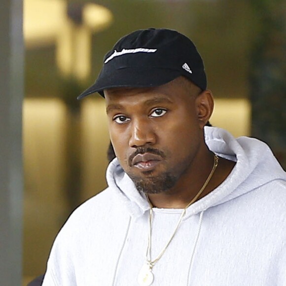 Kanye West fait du shopping chez "Barneys New York" à Los Angeles, le 22 décembre 2016.