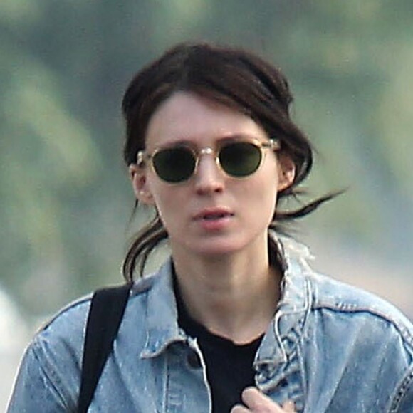 Exclusif - Rooney Mara sort de chez des amis à Los Angeles, Californie, Etats-Unis, le 13 décembre 2016.