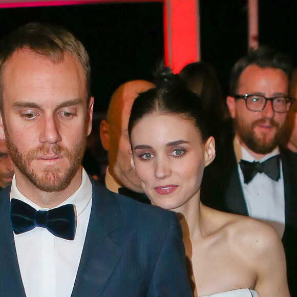 Rooney Mara et son compagnon Charlie McDowell - People à la sortie du restaurant Bâoli Beach à Cannes lors du 68ème festival international du film. Le 17 mai 2015