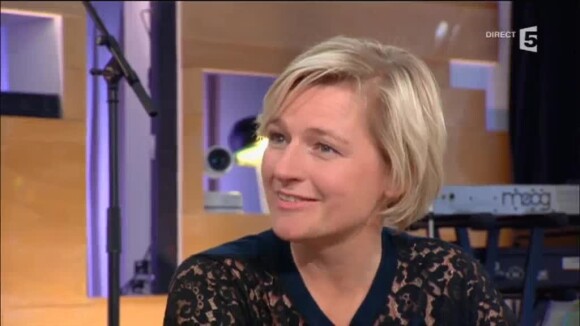 Catherine Laborde face à une bourde d'Anne-Elisabeth Lemoine dans "C à vous" (France 5 le 11 janvier 2017.