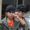 Exclusif - Nelson et Eddy Angélil, les jumeaux de Céline Dion, se promènent dans le quartier de Rivoli avec leurs deux nounous, leurs deux gardes du corps et leur chauffeur à Paris le 29 juin 2016.