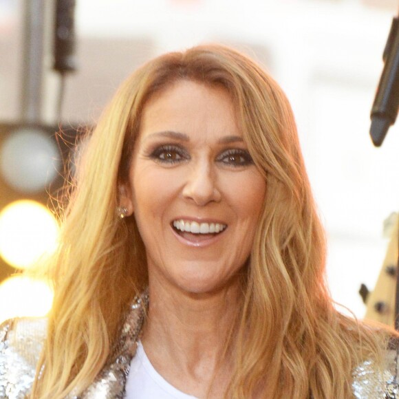 Céline Dion donne un concert lors de sa participation à l'émission "Today" de la chaîne NBC au Rockefeller Plaza à New York, le 22 juillet 2016.