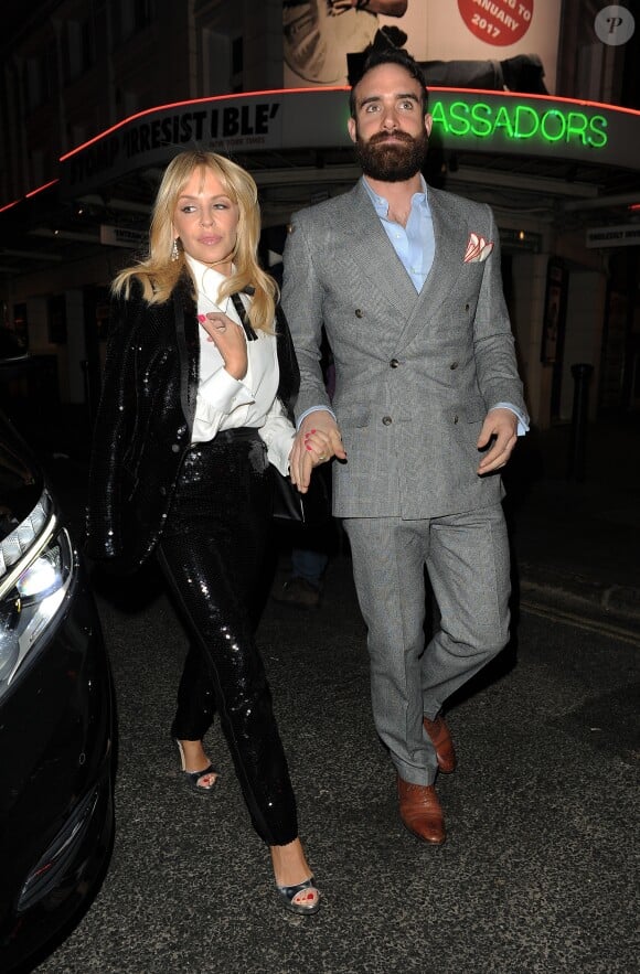 Kylie Minogue et son compagnon Joshua Sasse arrivent au restaurant "The Ivy" à Londres, le 7 décembre 2016