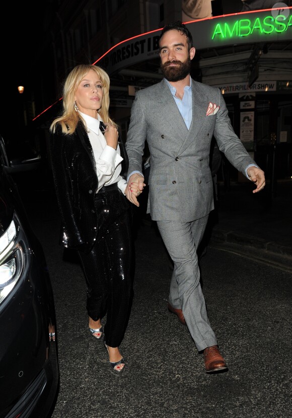 Kylie Minogue et son compagnon Joshua Sasse arrivent au restaurant "The Ivy" à Londres, le 7 décembre 2016