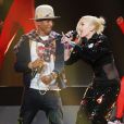 Gwen Stefani et Pharrell Williams au Staples Center à Los Angeles, le 5 décembre 2014.