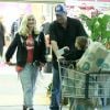 Gwen Stefani, son fils Apollo Rossdale et son compagnon Blake Shelton sont allés faire des courses au supermarché Whole Foods à Beverly Hills. Le 13 janvier 2017.
