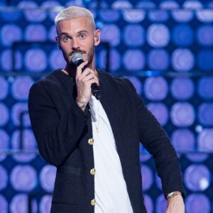 Exclusif - M. Pokora (Matt Pokora) reçoit son triple disque de platine - Enregistrement de l'émission "Cette Soirée Là" au Zénith de Paris le 8 et 9 janvier 2017. TF1 proposera samedi 14 janvier prochain un rendez-vous hommage à Claude François. Disparu il y a bientôt 40 ans, Claude François sera chanté par une vingtaine d'artistes présents depuis le Zénith de Paris, parmi lesquels évidemment M. Pokora, qui lui rend depuis quelques semaines un hommage commercial très plébiscité. Son album de reprises My Way vient de dépasser le cap des 400 000 exemplaires vendus en France. Pour cette grande soirée, les plus grands artistes français reprendront à leur manière les tubes de Claude François : " Belinda ", " Alexandrie Alexandra ", " Chanson Populaire ", " Si J'avais Un Marteau ", " Magnolias For Ever ", ... © Cyril Moreau - Veeren Ramsamy / Bestimage
