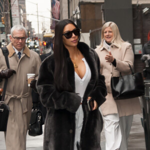 Kim Kardashian marche dans la rue à New York, le 17 janvier 2017.