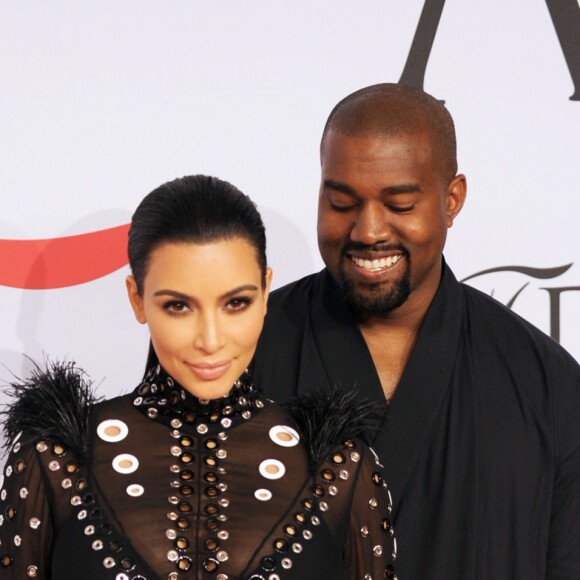 Kim Kardashian (enceinte) et son mari Kanye West à la soirée des CFDA Fashion Awards 2015 au Lincoln Center à New York, le 1er juin 2015.