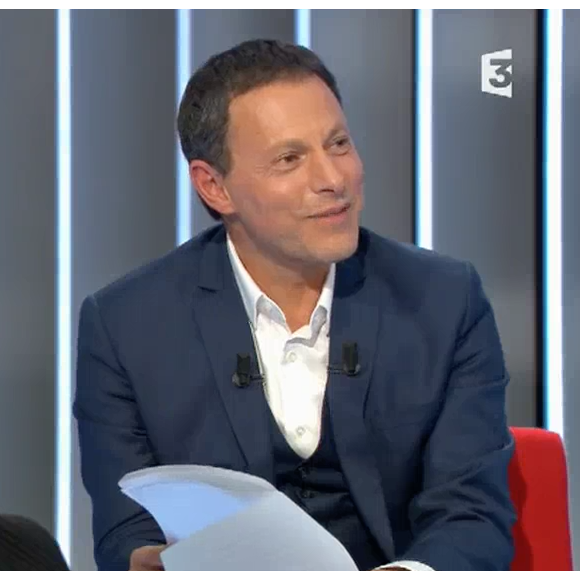 Julien Clerc et Carla Bruni évoquent leur amitié dans "Le Divan de Marc-Olivier Fogiel", sur France 3. Le 17 janvier 2016.