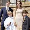 Le prince Louis et la princesse Tessy de Luxembourg lors de la communion de leur fils le prince Noah en présence de son grand frère le prince Gabriel à Nommern le 28 mai 2016. © RPE/Albert Nieboer/DPA/ABACAPRESS.COM