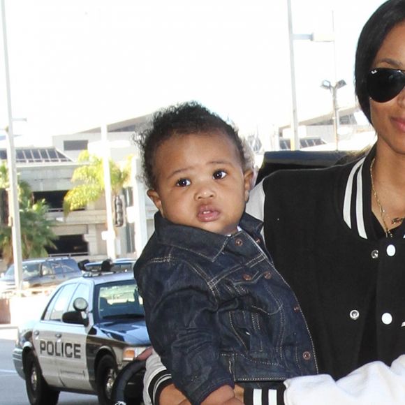 La chanteuse Ciara et son fils Future Wilburn à l'aéroport de Los Angeles le 15 janvier 2015