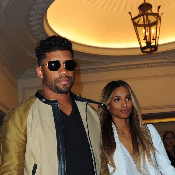 Russell Wilson et sa compagne Ciara sont allés faire du shopping dans la boutique Burberry à Londres. Le 7 juillet 2016