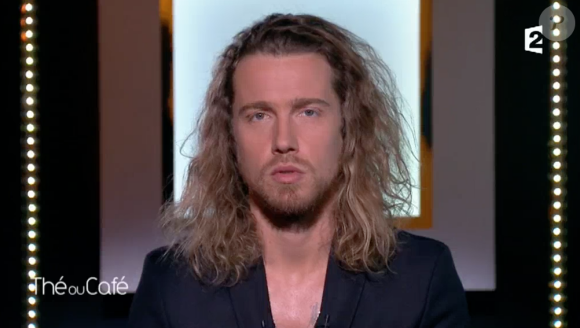 Julien Doré dans "Thé ou café" sur France 2. Le 21 janvier 2017.