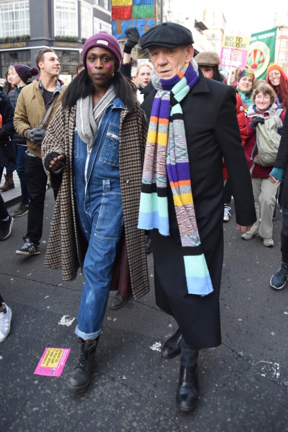 Ian McKellen lors de la manifestation anti-Trump à Londres le 21 janvier 2017.