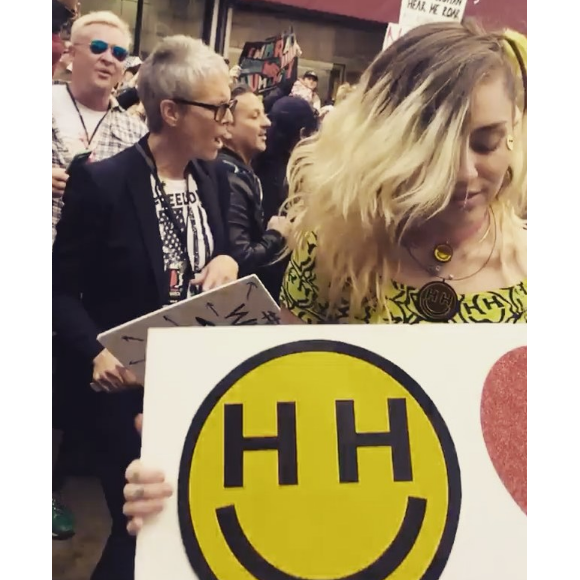 Jamie Lee Curtis et Miley Cyrus lors de la manifestation anti-Trump à Los Angeles le 21 janvier 2017.