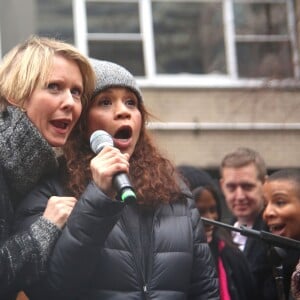 Cynthia Nixon et Rosie Perez lors de la manifestation anti-Trump à New York le 21 janvier 2017.