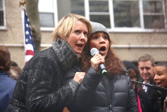 Cynthia Nixon et Rosie Perez lors de la manifestation anti-Trump à New York le 21 janvier 2017.