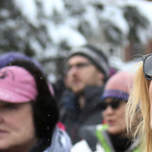 Holly Hunter - Les célébrités participent à la ‘marche des femmes' contre Trump lors du Festival du Film Sundance à Park City en Utah, le 21 janvier 2017  Celebrities attending Sundance join other protestors marching for women's rights in Park City, Utah on January 21, 2017. The march was part of a worldwide protest with participants taking part from all seven continents.21/01/2017 - Park City
