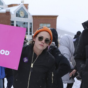 Kristen Stewart - Les célébrités participent à la 'marche des femmes' contre Trump lors du Festival du Film Sundance à Park City en Utah, le 21 janvier 2017