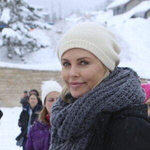 Charlize Theron - Les célébrités participent à la 'marche des femmes' contre Trump lors du Festival du Film Sundance à Park City en Utah, le 21 janvier 2017