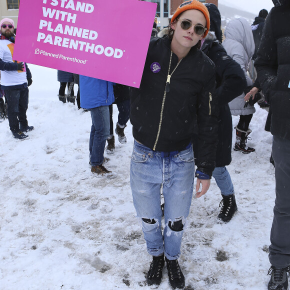 Kristen Stewart - Les célébrités participent à la 'marche des femmes' contre Trump lors du Festival du Film Sundance à Park City en Utah, le 21 janvier 2017