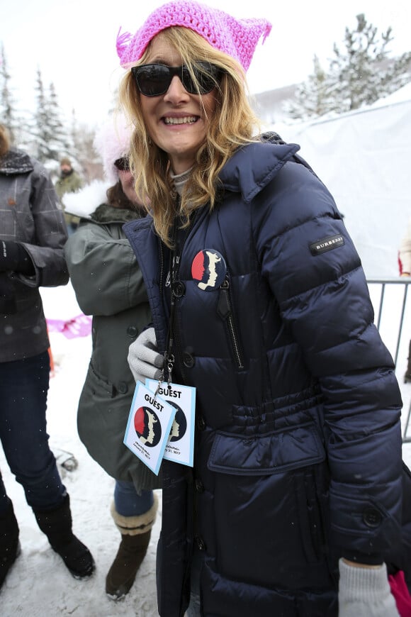 Holly Hunter - Les célébrités participent à la 'marche des femmes' contre Trump lors du Festival du Film Sundance à Park City en Utah, le 21 janvier 2017