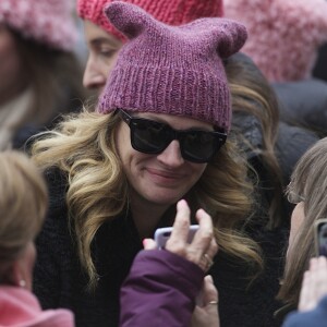 Exclusif - Julia Roberts dans les rues de Washington lors de la marche des femmes, manifestation anti-Trump, le 21 janvier 2017