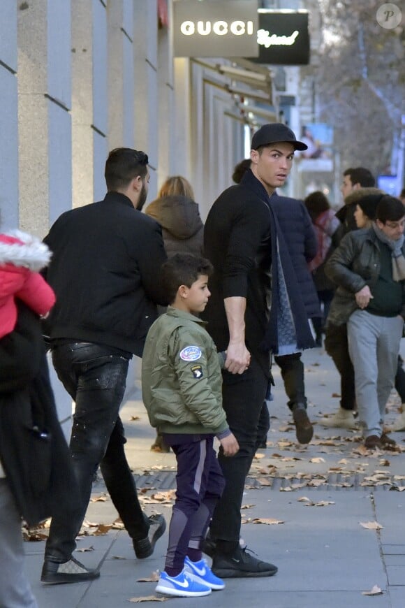 Semi-exclusif - Le footballeur  Cristiano Ronaldo fait du shopping avec son fils Cristiano Jr. à Madrid en Espagne le 12 janvier 2017.