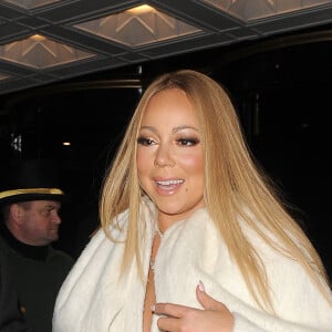 Mariah Carey quitte son hôtel avec son danseur Bryan Tanaka pour se rendre à une réception de mariage à l'hôtel Landmark, ils sont revenus à leur hôtel vers 2h30 du matin alors que Maria avait changé de tenue à Londres le 15 janvier 2017