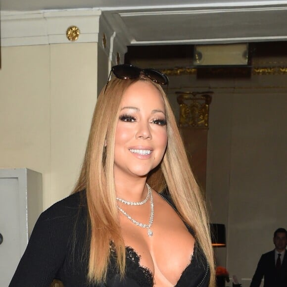 Mariah Carey arrive avec son danseur Brian Tanaka à une réception de mariage à l'hôtel Landmark à Londres le 15 janvier 2017