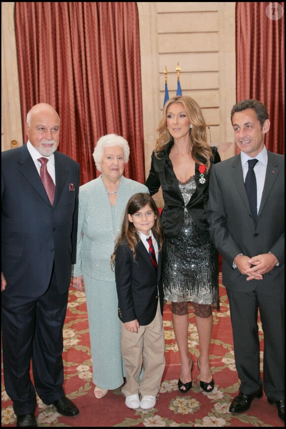 René-Charles en famille pour la remise de médaille de Chevalier de la légion d'honneur à Céline Dion, à Paris, le 23 mai 2008
