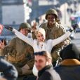 Paris Jackson, (18 ans), pendant un shooting photo pour une publicité Chanel en face de la Tour Eiffel à Paris, France, le 18 janvier 2017. La jeune fille est rayonnante, en tailleur blanc au milieu de plusieurs jeunes hommes habillés en soldats, brandissant dans sa main le drapeau de la France et dans l'autre celui des États-Unis ou en marinière rouge, dans les bras d'un jeunes homme habillé en soldat. Paris Jackson laisse entrevoir des piercings aux tétons sous son chemisier blanc. © Crystal/Bestimage