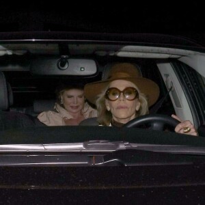 Jane Fonda et son compagnon Richard Perry sortant du Craig's restaurant après le dîner à West Hollywood, le 19 août 2015.