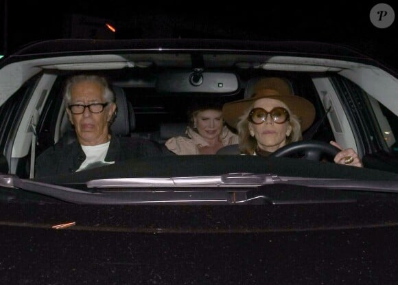 Jane Fonda et son compagnon Richard Perry sortant du Craig's restaurant après le dîner à West Hollywood, le 19 août 2015.