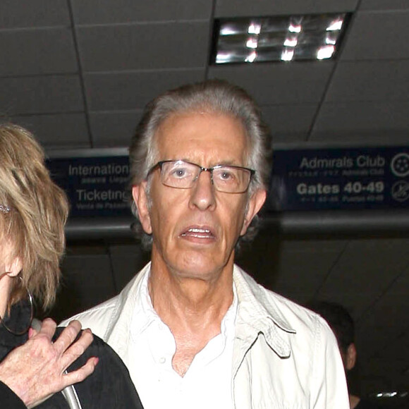 Jane Fonda et Richard Perry à l'aéroport de Los Angeles le 8 juin 2012