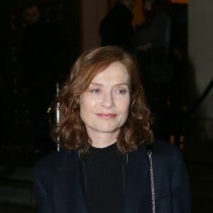 Isabelle Huppert - People arrivant au défilé de mode Haute-Couture printemps-été 2017 "Giorgio Armani Privé" au Palais de Chaillot à Paris le 24 janvier 2017.