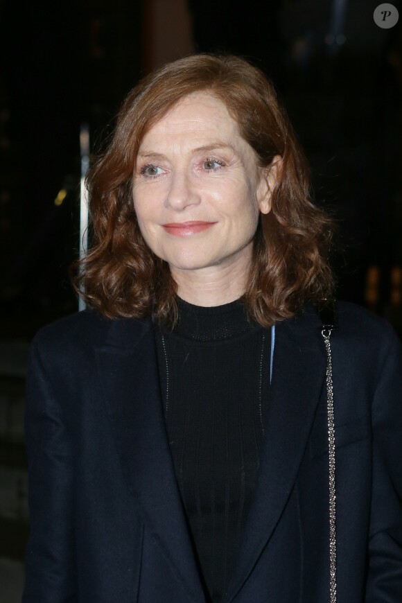Isabelle Huppert - People arrivant au défilé de mode Haute-Couture printemps-été 2017 "Giorgio Armani Privé" au Palais de Chaillot à Paris le 24 janvier 2017.