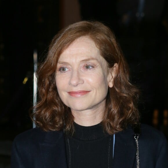 Isabelle Huppert - People arrivant au défilé de mode Haute-Couture printemps-été 2017 "Giorgio Armani Privé" au Palais de Chaillot à Paris le 24 janvier 2017.