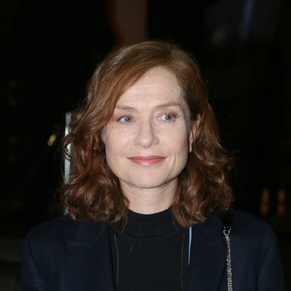 Isabelle Huppert - People arrivant au défilé de mode Haute-Couture printemps-été 2017 "Giorgio Armani Privé" au Palais de Chaillot à Paris le 24 janvier 2017.