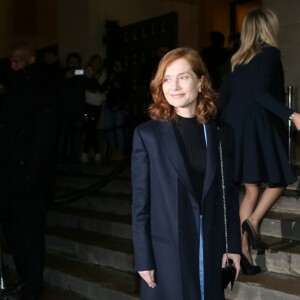 Isabelle Huppert - People arrivant au défilé de mode Haute-Couture printemps-été 2017 "Giorgio Armani Privé" au Palais de Chaillot à Paris le 24 janvier 2017.