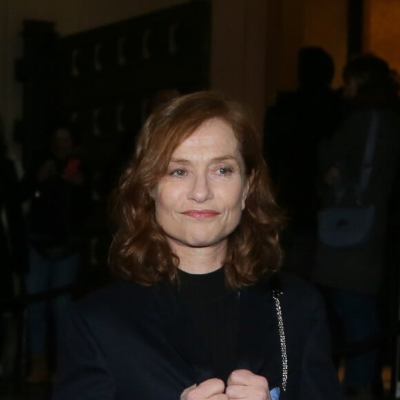 Isabelle Huppert - People arrivant au défilé de mode Haute-Couture printemps-été 2017 "Giorgio Armani Privé" au Palais de Chaillot à Paris le 24 janvier 2017.