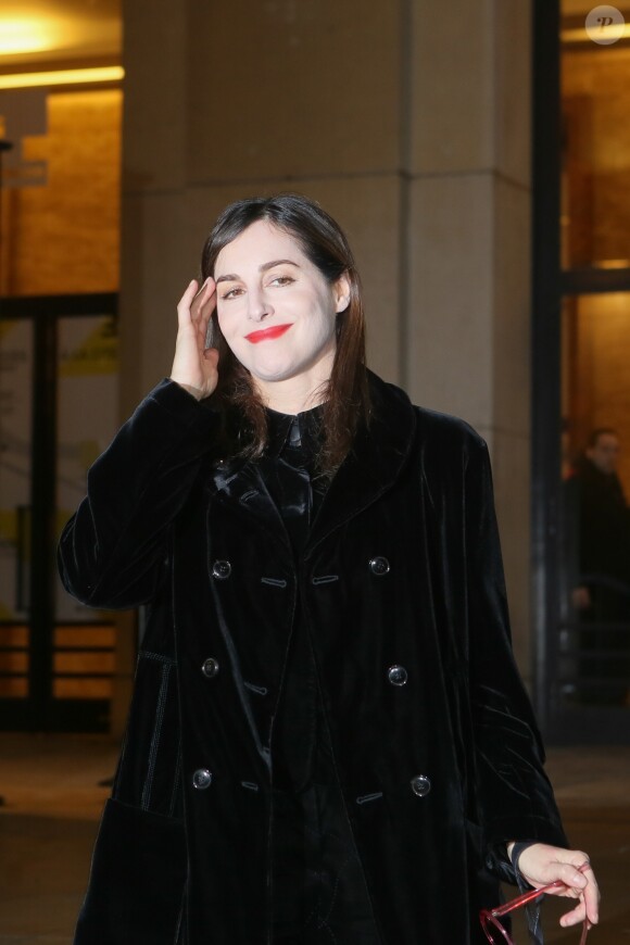 Amira Casar - People arrivant au défilé de mode Haute-Couture printemps-été 2017 "Giorgio Armani Privé" au Palais de Chaillot à Paris le 24 janvier 2017.