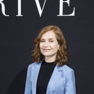 Isabelle Huppert - People au défilé de mode Haute-Couture printemps-été 2017 "Giorgio Armani Privé" au Palais de Chaillot à Paris le 24 janvier 2017.