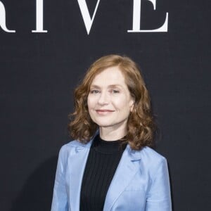 Isabelle Huppert - People au défilé de mode Haute-Couture printemps-été 2017 "Giorgio Armani Privé" au Palais de Chaillot à Paris le 24 janvier 2017.