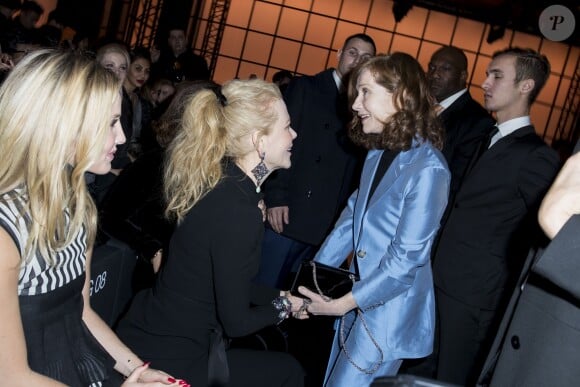 Annabelle Wallis, Nicole Kidman et Isabelle Huppert - People au défilé de mode Haute-Couture printemps-été 2017 "Giorgio Armani Privé" au Palais de Chaillot à Paris le 24 janvier 2017.